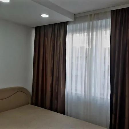 Apartment Annie *